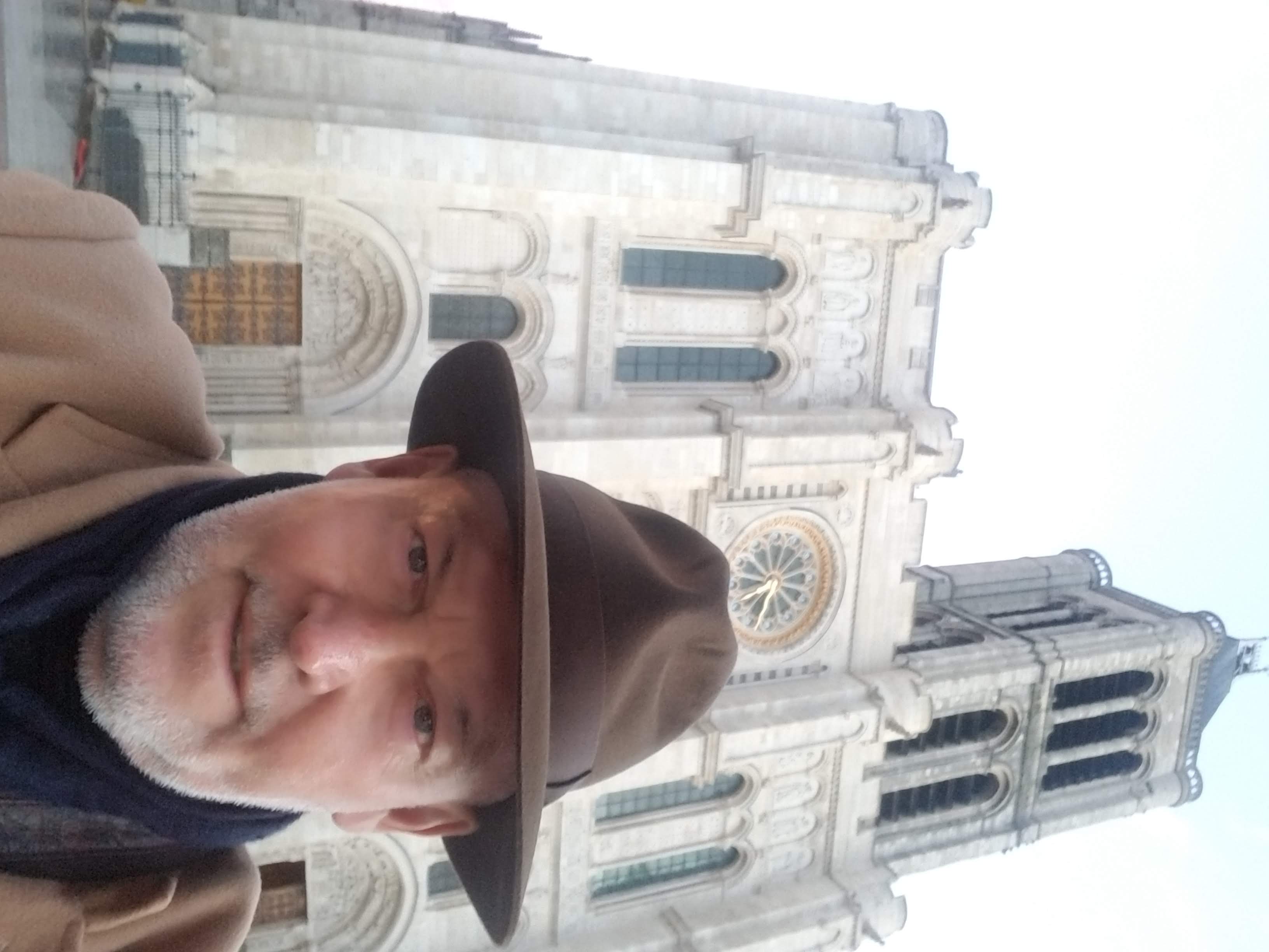 Jonathan à la Basilique de Saint-Denis, Paris